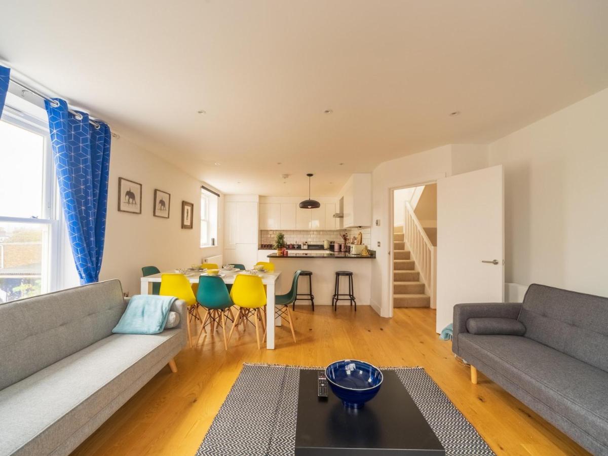 St Johns Road Perfect Location Apartment *