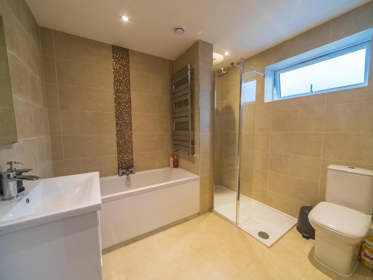 St Johns Road Perfect Location *