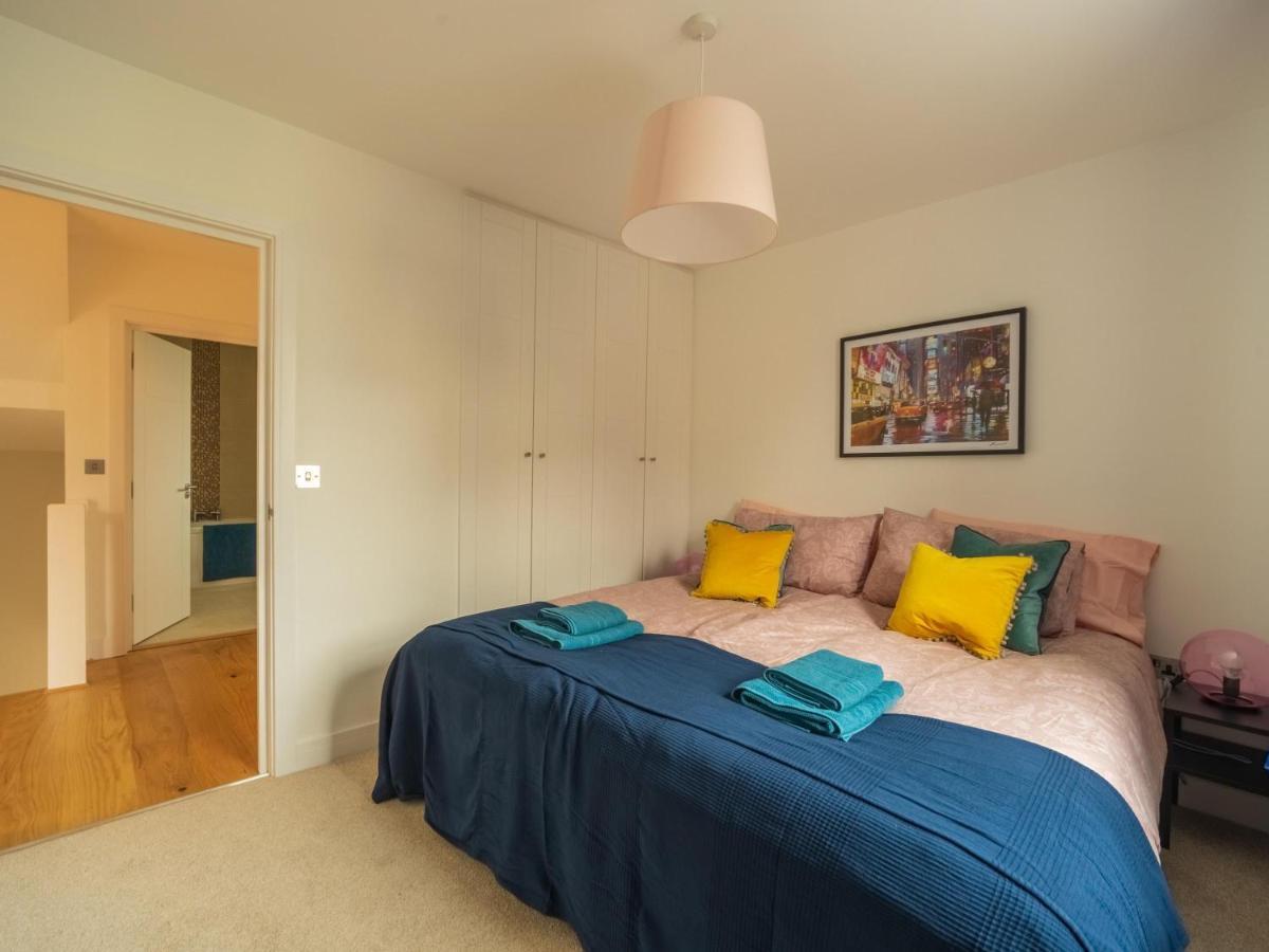 St Johns Road Perfect Location *