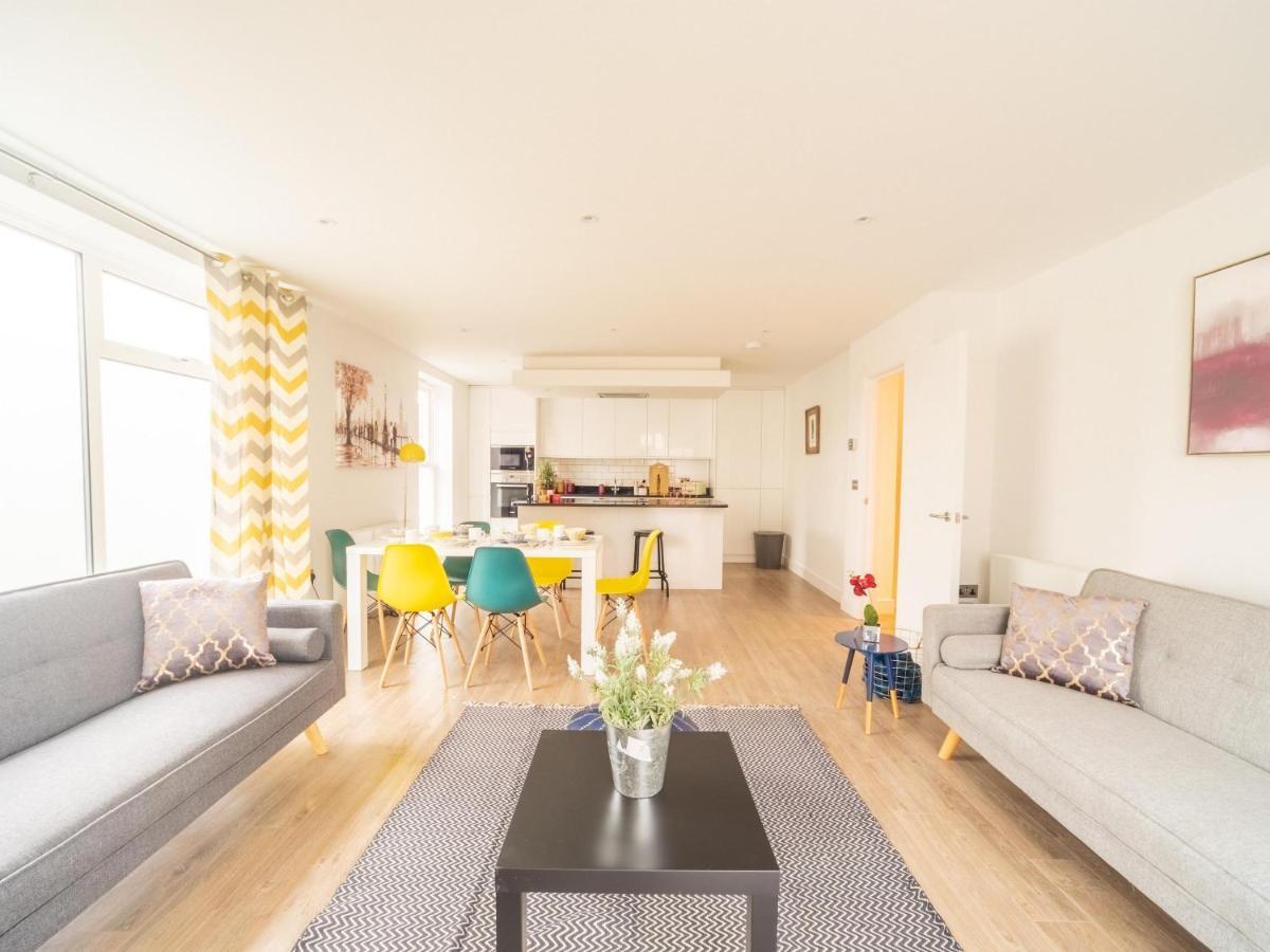 St Johns Road Perfect Location *